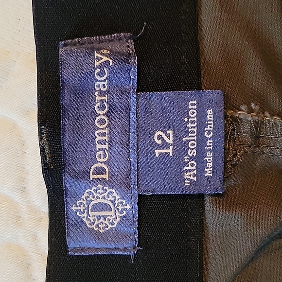 Democracy "Ab"solution capris. - Picture 2 of 6